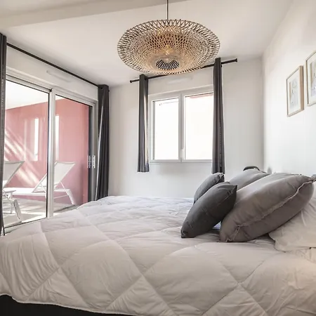 Comfortable Holiday With Terrace And Sea View, Apartment